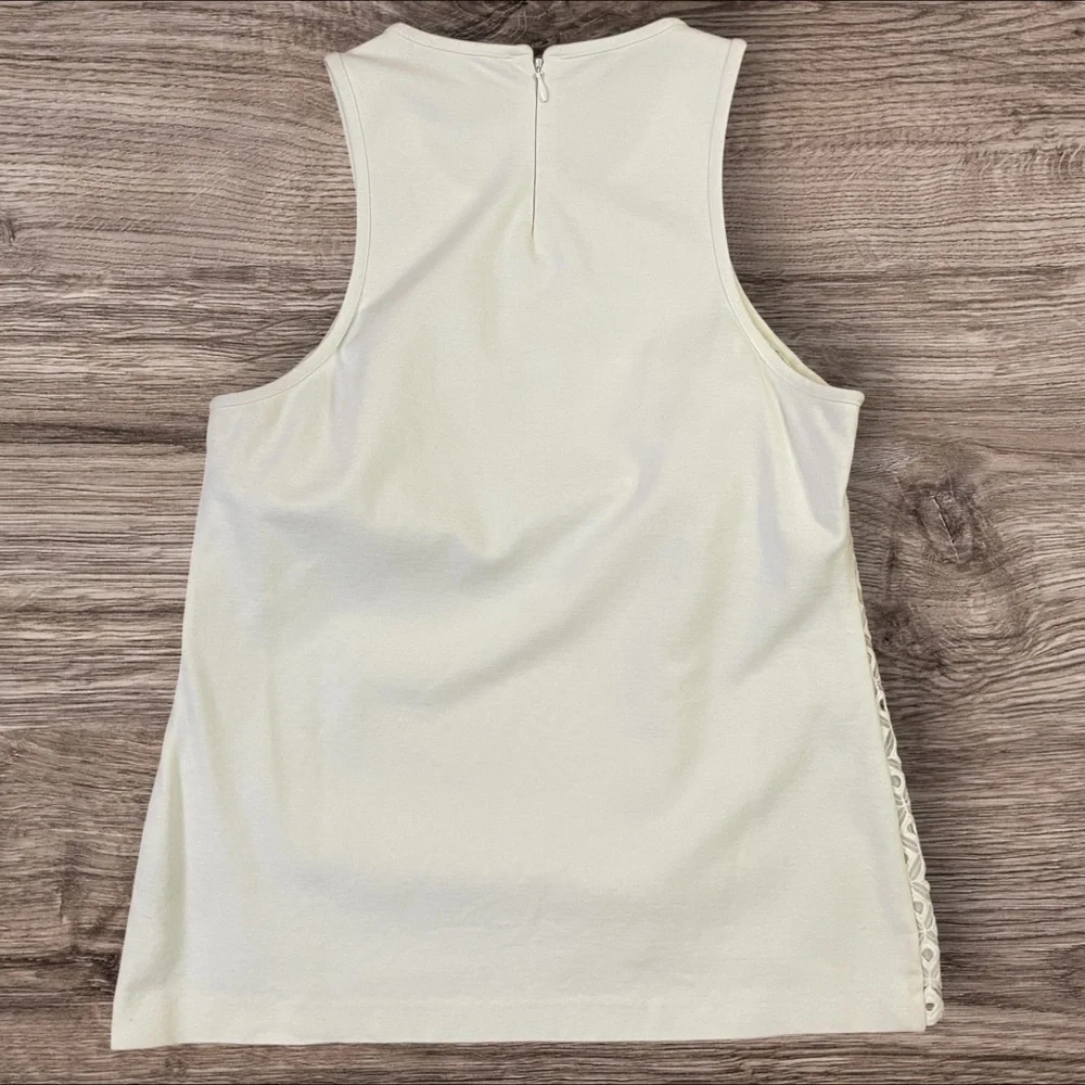 Vince Camuto Cream Sleeveless Tank Top‎ with Feminine Lace Detail Zip Back Sz. 2